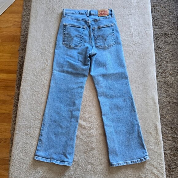 Levi's High Waisted Crop Flare Nip At The Bud Light Wash size 26 - Picture 7 of 13